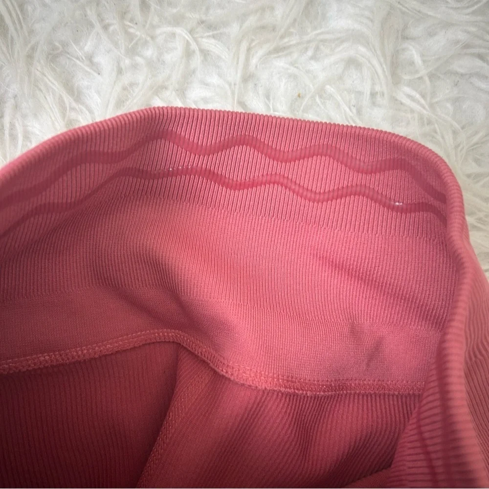 Spiritual Gangster Seamless Ruffle hem biker shorts in dusty rose size: XS/S - Picture 8 of 8